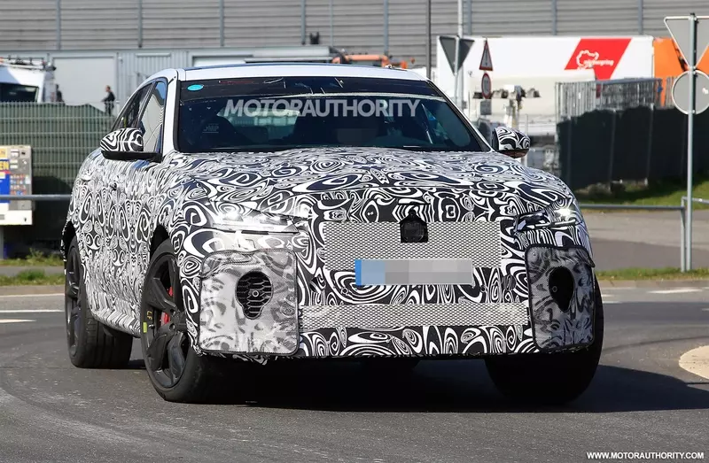 Spy video of the 2021 Jaguar F-Pace SVR