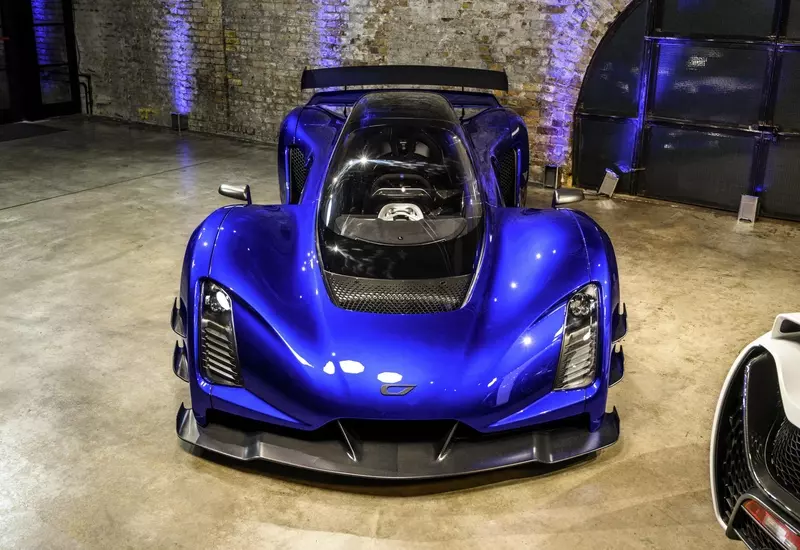 Deep Dive 3D printed hypercar Czinger 21C is changing the way we think about car manufacturing.