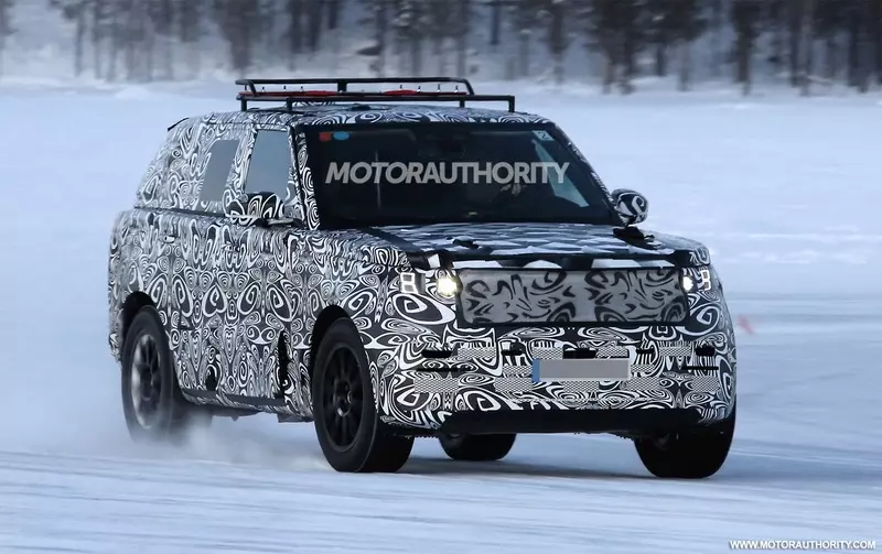 Spy shots of the 2022 Land Rover Range Rover.