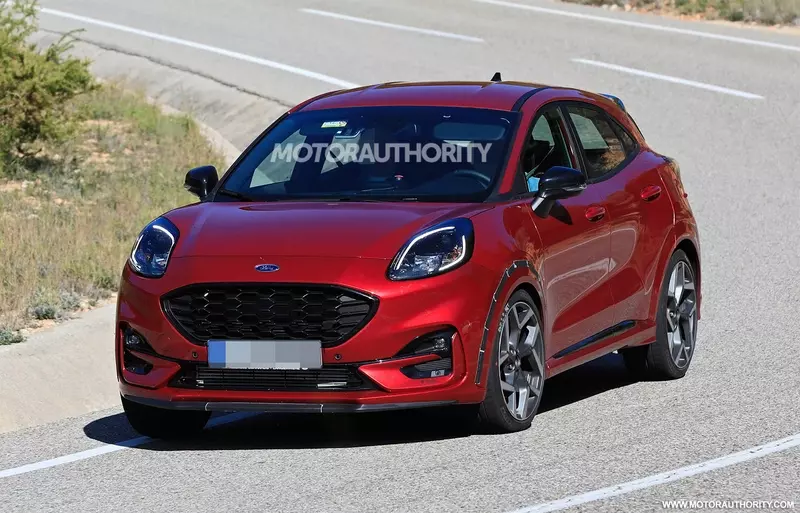 Spy shots of the 2020 Ford Puma ST.