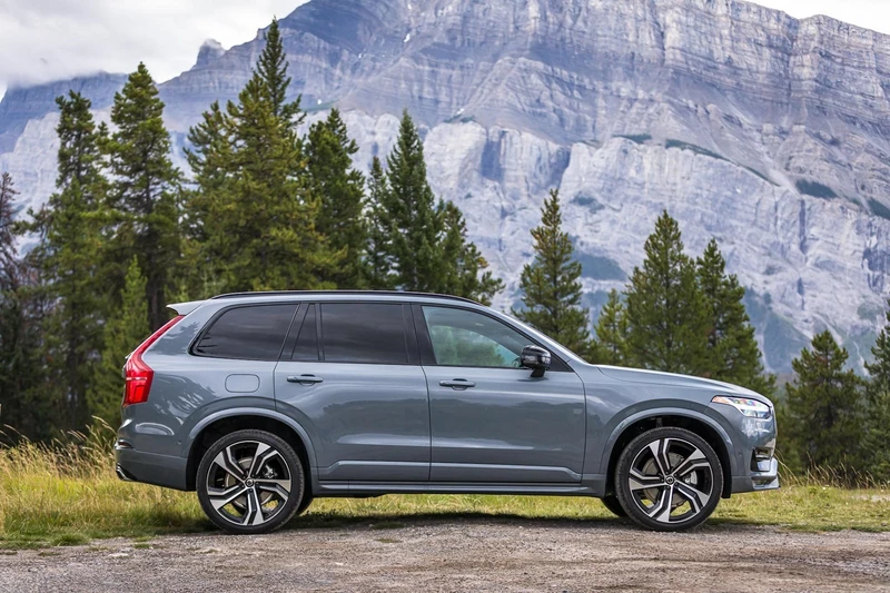 The next Volvo XC90 will get an electric car option.