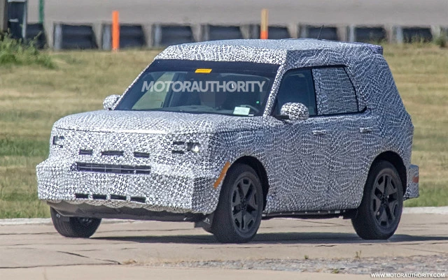 A spy shot of the 2021 Ford Baby Bronco