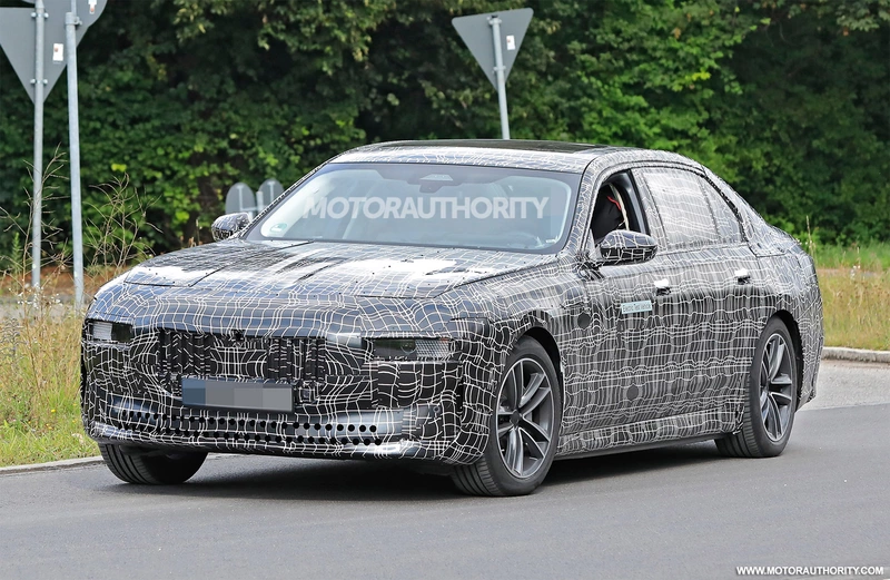 2023 BMW i7 spy shots: electric version of the next 7 Series spotted