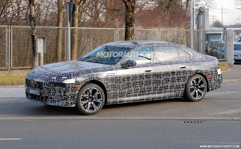 2023 BMW 7 Series Spy Shots and Video: Redesigning the Flagship Sedan