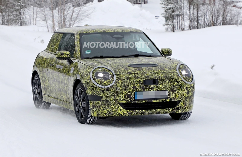 Mini Cooper SE 2024 spy shots: updated electric hatchback spotted