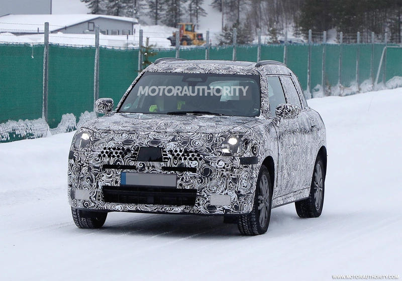 Spy shots of the 2024 Mini Countryman: internal combustion engine and battery electric menus