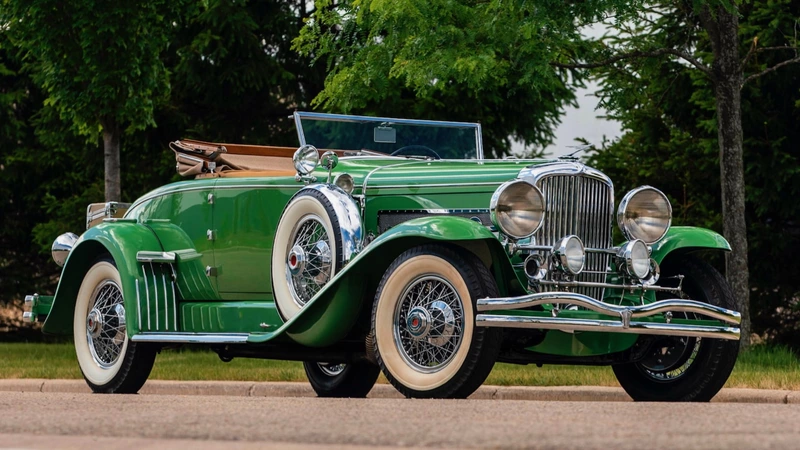 A 1929 Duesenberg Model J Murphy convertible coupe sold for $2,365,000.