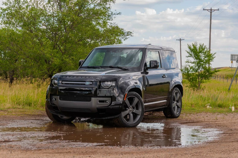 The 2022 Land Rover Defender 90 V8 review pulls like a hungry dog on a leash