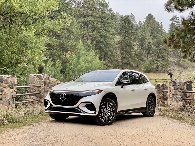 Review 2023 Mercedes-Benz EQS SUV Shakes the Electric Crossover Cradle