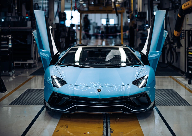 Final Lamborghini Aventador, final BMW Alpina B7, final Nissan Z Nismo GT4: Automotive News Headlines