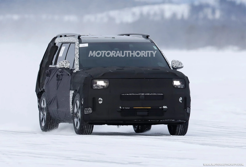 A spy shot of the 2024 Hyundai Santa Fe.