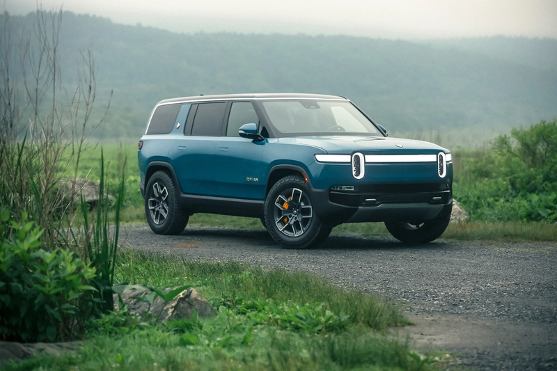 Rivian installs a Maxpack battery on an R1S SUV with 390 miles on it