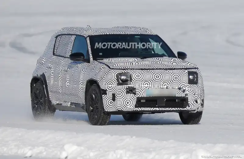 2025 Renault 4 E-Tech caught on video