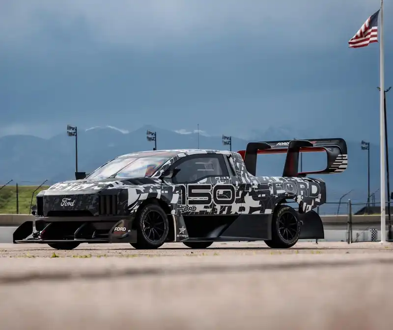 The Ford F-150 Lightning Super Truck has a downforce of 6,000lb at 150mph