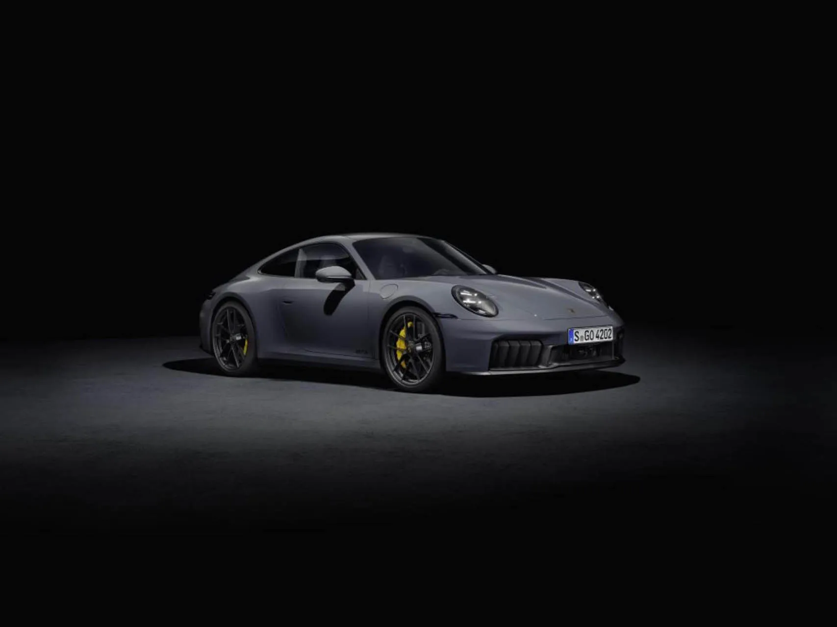 2025 Porsche 911 with manual transmission can not be ordered — yet