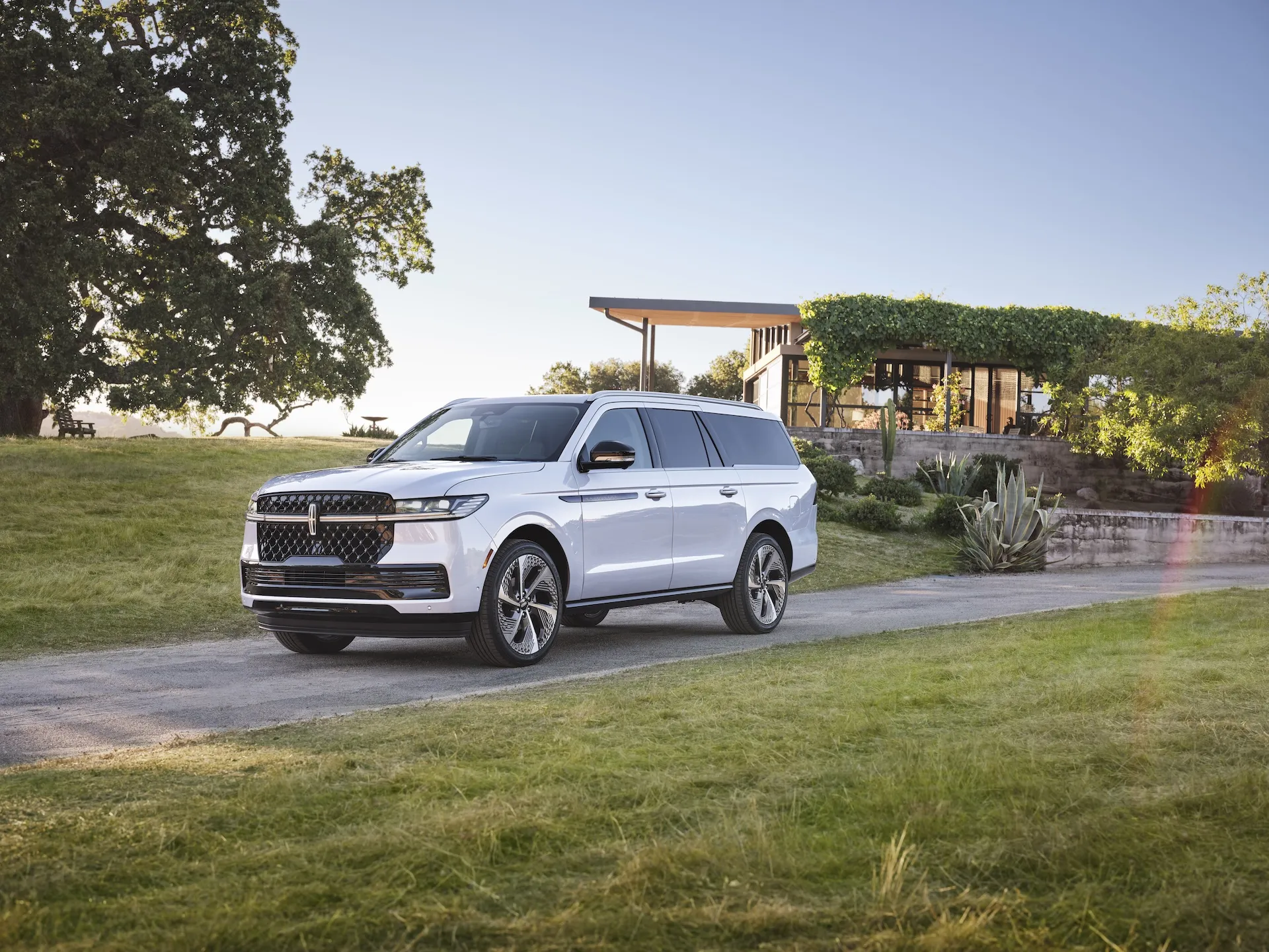 2025 Lincoln Navigator thinks you need to settle down